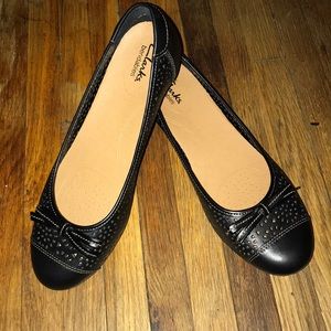 Black Ballet Flats